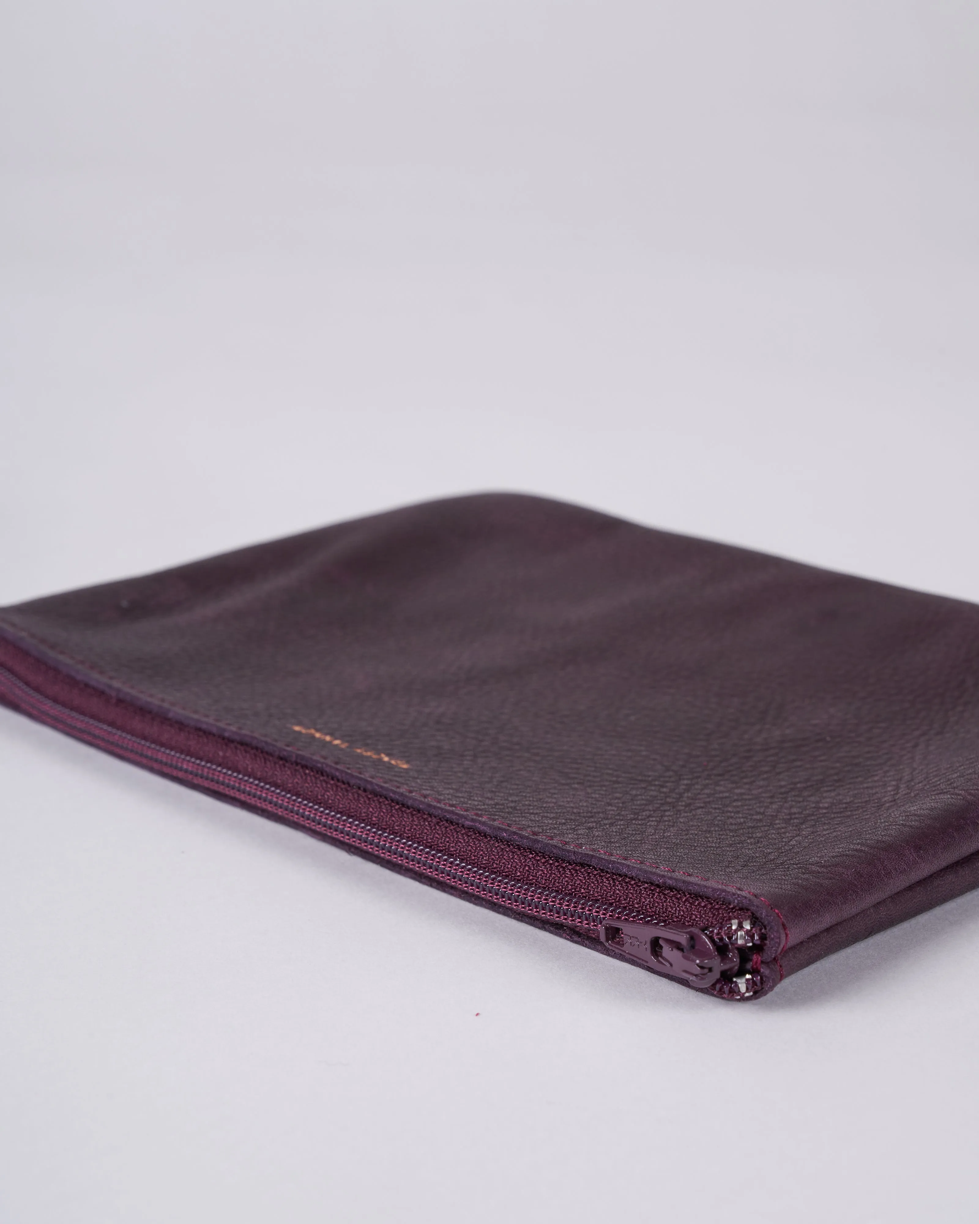basic zip medium - basic aubergine